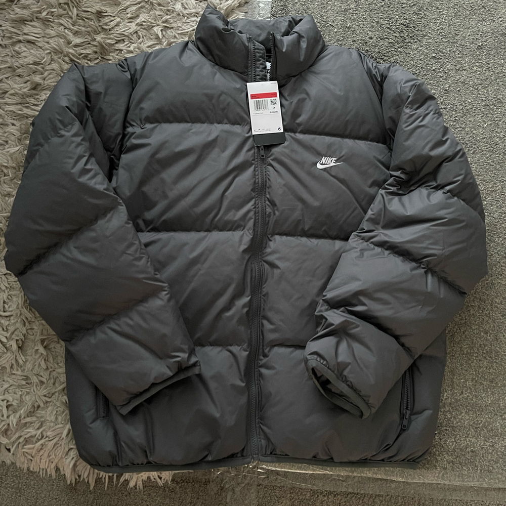 NIKE Men’s L Sportswear Club Therma-Fit Puffer Jacket
